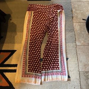 Sundance stretchy wide leg flowy pattern pants